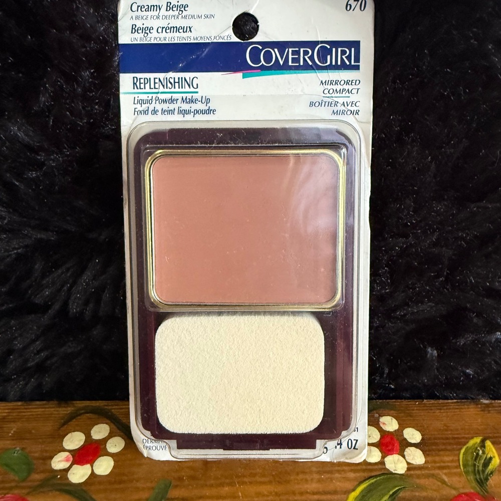 Vtg SEALED CoverGirl Replenishing Liquid‎ Powder MakeUp Compact Creamy Beige 670